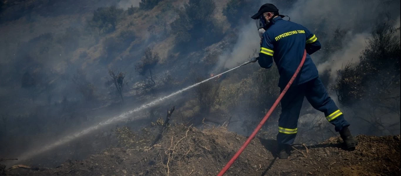 Συναγερμός στην Πυροσβεστική για φωτιά στα Ψαρά